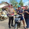 Sambut HUT ke-80 RI, Polsek Meliau Bagikan Bendera Merah Putih untuk Kobarkan Semangat Nasionalisme