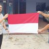 Polres Sanggau Tebar Semangat Merah Putih, Puluhan Bendera Dibagikan Menjelang HUT ke-80 RI