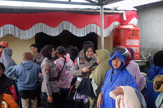 Peringati Hari Jadi Ke-77 Polwan, Polda Kalbar Gelar Bakti Sosial Berbagi Pakaian Layak Pakai