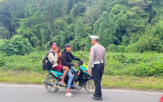 Tingkatkan Disiplin Jalan Raya, Polsek Entikong Gelar Razia Kendaraan Bermotor