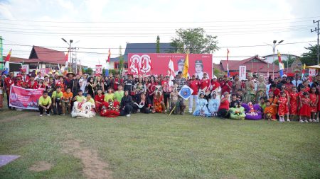 Wabup Sanggau Membuka Kegiatan Lomba Pawai Budaya dan Karnaval Perjuangan Daranante Street Carnaval ke-4 Tahun 2025