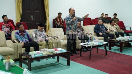 Bupati Sanggau Sampaikan Presentasi Monitoring dan Evaluasi Keterbukaan Informasi Publik Tahun 2025