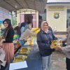 Polsek Kapuas Gelar Gerakan Pangan Murah, Ratusan Sembako Ludes Diserbu Warga