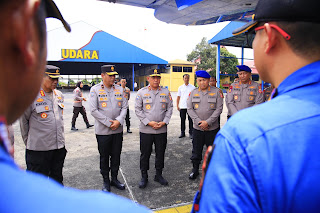 Polri Berangkatkan Bantuan Kemanusiaan ke NTT untuk Bantu Korban Banjir dan Longsor