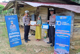Sat Lantas Polres Sanggau Tebar Kepedulian Lewat Bakti Sosial di Hari Lalu Lintas Bhayangkara ke-70