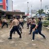Tingkatkan Kemampuan, Personel Polsek Tayan Hulu Ikuti Latihan Beladiri dan Dalmas Awal