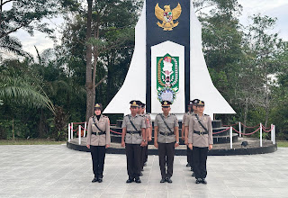 Satlantas Polres Sanggau Peringati Hari Lalu Lintas Bhayangkara ke-70 dengan Ziarah ke Makam Pahlawan