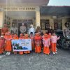 Dari Seragam hingga Mobil Dinas, Anak PAUD Al-Hazza Antusias Belajar di Polsek Sekayam