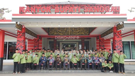 Bupati Sanggau Resmi Berangkatkan Kafilah MTQ XXXIII ke Kapuas Hulu
