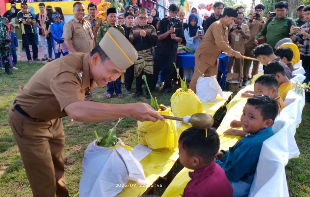 FESTIVAL MANDI DAUN SABANG DI KECAMATAN SEKAYAM TAHUN 2025 – DISPORAPAR