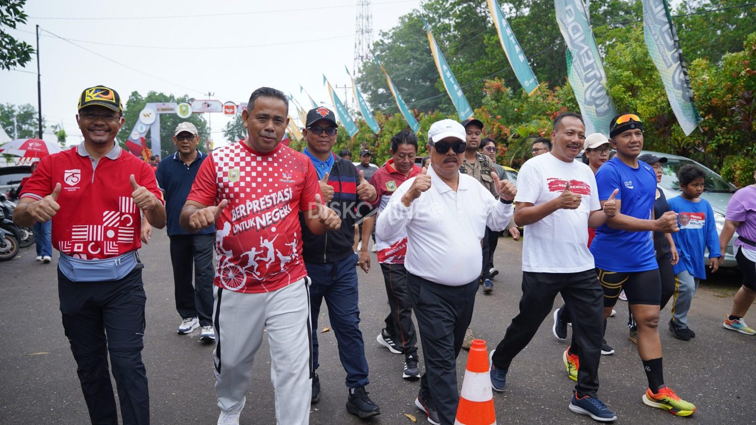 Semangat HUT ke-80 RI, Bupati dan Wakil Bupati Sanggau Ikuti Jalan Sehat dan Zumba Bersama