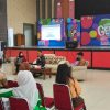 Kadis Porapar memberikan materi kepada peserta GenRe Xtravaganza di Aula Gedung Balai Betomu. Jumat 26 Sept 2025 – DISPORAPAR