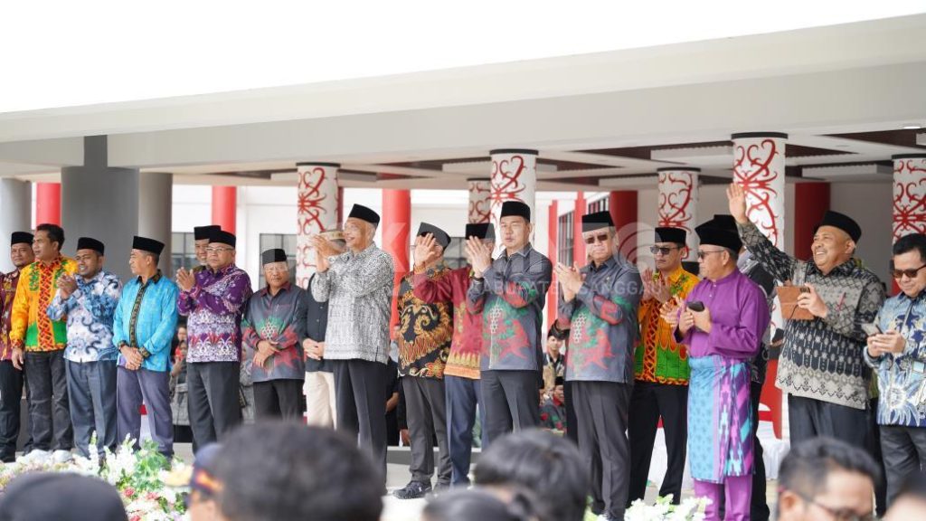 Sekda Sanggau Hadiri Pembukaan Pawai Ta’aruf dan Pameran MTQ XXXIII di Kapuas Hulu