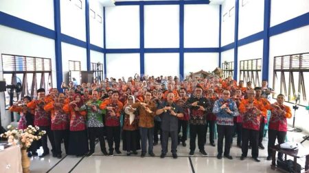 Bupati Sanggau Dorong Kepala Sekolah Jadi Motor Penggerak Mutu Pendidikan di MKKS SMP 2025