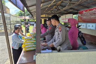 Wujud Kepedulian Polri, Polsek Sekayam Hadirkan Beras Murah untuk Stabilkan Harga