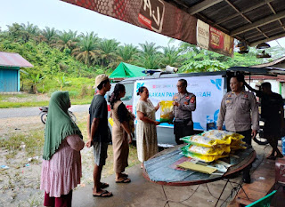 Polres Sanggau Gelar Gerakan Pangan Murah di Desa Penyeladi, Wujud Kepedulian pada Ketahanan Ekonomi Warga