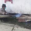 Cegah Penyebaran DBD, Pemerintah dan Polsek Tayan Hilir Gencarkan Fogging Massal di Desa Kawat