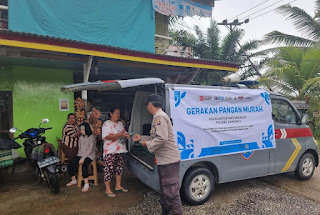 Polres Sanggau Gelar Gerakan Pangan Murah di Sui Kosak, Wujud Nyata Kepedulian untuk Kendalikan Inflasi Polres Sanggau Gelar Gerakan Pangan Murah di Sui Kosak, Wujud Nyata Kepedulian untuk Kendalikan Inflasi
