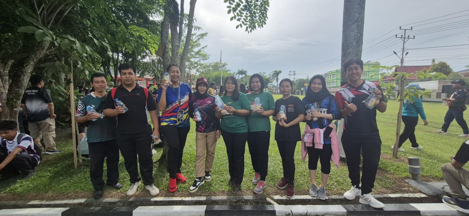 Dinas Kearsipan dan Perpustakaan Kabupaten Sanggau Ikuti Peringatan Hari Kesehatan Nasional Ke-61 dengan Penuh Antusias Dinas Kearsipan dan Perpustakaan Kabupaten Sanggau Ikuti Peringatan Hari Kesehatan Nasional Ke-61 dengan Penuh Antusias