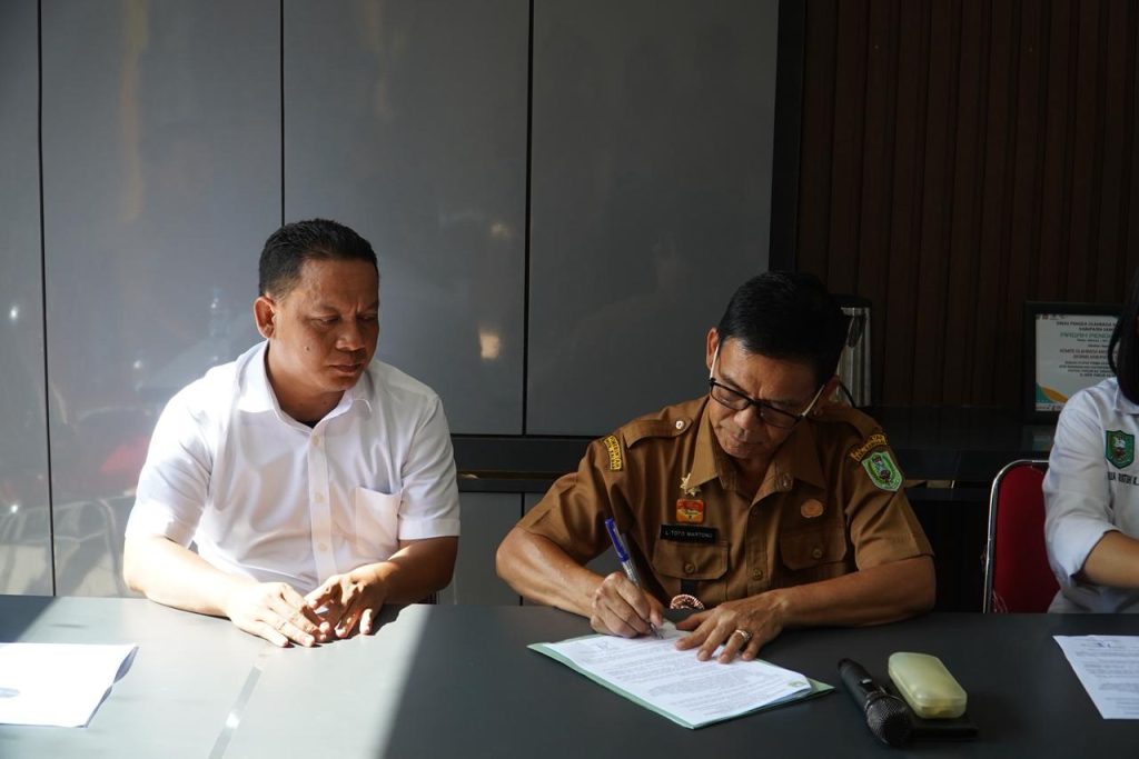 Monitoring Pengelolaan Dana Hibah Keolahragaan, Naskah Perjanjian Hibah Daerah (NPHD) antara Kepala Dinas Pemuda, Olahraga dan Parawisata Kabupaten Sanggau dengan Ketua KORMI Kab. Sanggau dan kepada Ketua NPCI Kabupaten Sanggau Tahun 2025 – DISPORAPAR