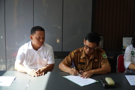 Monitoring Pengelolaan Dana Hibah Keolahragaan, Naskah Perjanjian Hibah Daerah (NPHD) antara Kepala Dinas Pemuda, Olahraga dan Parawisata Kabupaten Sanggau dengan Ketua KORMI Kab. Sanggau dan kepada Ketua NPCI Kabupaten Sanggau Tahun 2025 – DISPORAPAR