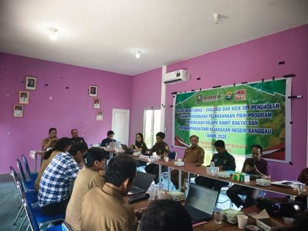 Sinergi Disbunnak dan Kejari Sanggau dalam Pelaksanaan Fisik Peremajaan Kelapa Sawit Rakyat Tahun 2025 – DISBUNNAK