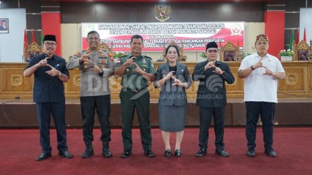Wakil Bupati Sanggau Menyampaikan Penjelasan Bupati Atas Tiga Rancangan Perda Kabupaten Sanggau Tahun 2025