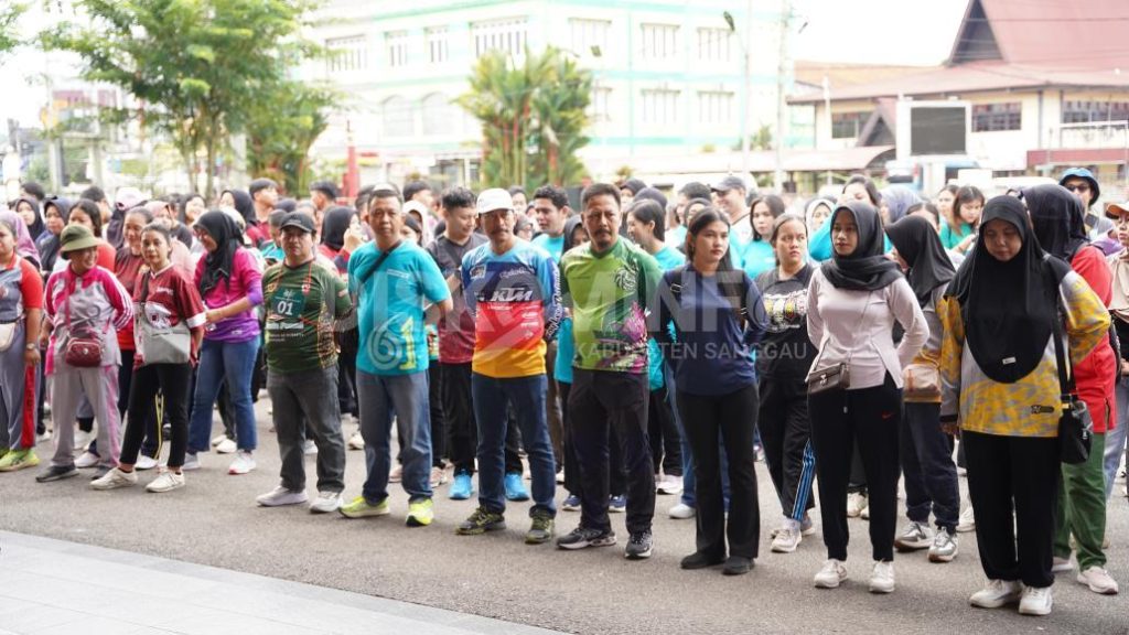 PEMERINTAH KABUPATEN SANGGAU RAYAKAN HARI KESEHATAN NASIONAL KE-61 DENGAN JALAN SANTAI DAN CEK KESEHATAN PEMERINTAH KABUPATEN SANGGAU RAYAKAN HARI KESEHATAN NASIONAL KE-61 DENGAN JALAN SANTAI DAN CEK KESEHATAN
