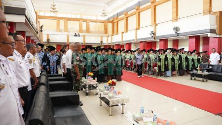 Bupati Sanggau Hadiri Wisuda V Tahun Akademik 2024/2025 Mahasiswa PSDKU Politeknik Negeri Pontianak di Kabupaten Sanggau