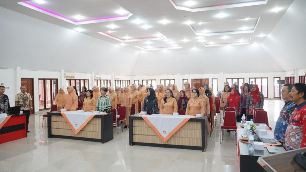 Pertemuan Rutin DWP Kabupaten Sanggau Bahas Literasi Digital Keluarga dan Investasi Emas