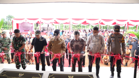 Peresmian Operasional Fasilitas Publik Desa Sansat, Bupati Sanggau: Wujud Sinergi Pemerintah, Masyarakat dan Dunia Usaha