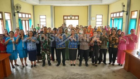 Wakil Bupati Sanggau Resmi Buka Serasehan Posyandu Lansia 2025: Ajak Lansia Hidup Sehat dan Bahagia