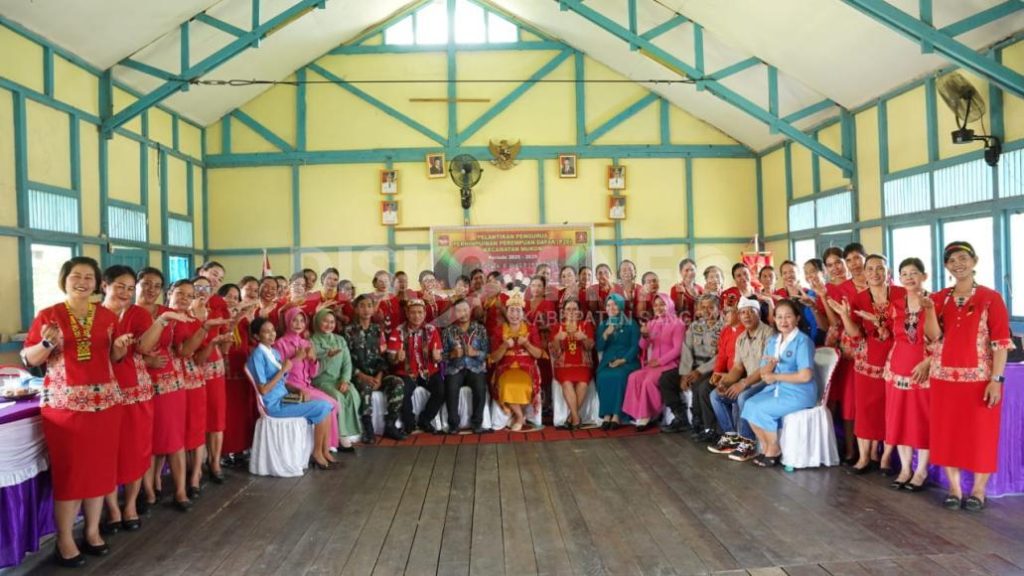 Pelantikan Pengurus P2D Mukok 2025-2029: Menguatkan Persatuan dan Semangat Perempuan Dayak dalam Melestarikan Budaya