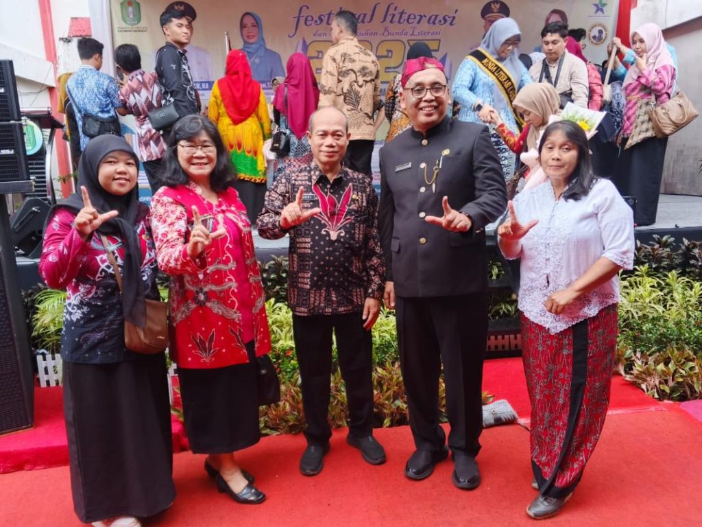 Sinergi Literasi pada Festival Literasi dan Pengukuhan Bunda Literasi