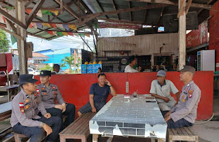Mengayomi Lebih Dekat: Polsek Sekayam Laksanakan Patroli Siang Cipta Kondisi Mengayomi Lebih Dekat: Polsek Sekayam Laksanakan Patroli Siang Cipta Kondisi