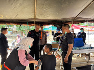 Dapur Umum dan Layanan Kesehatan Posko Brimob Polda Sumut Jadi Andalan Warga Terdampak Banjir di Batang Toru Dapur Umum dan Layanan Kesehatan Posko Brimob Polda Sumut Jadi Andalan Warga Terdampak Banjir di Batang Toru