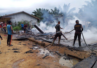 Korsleting Listrik Diduga Picu Kebakaran Mess Karyawan PT SAP, 16 Unit Ludes Terbakar Korsleting Listrik Diduga Picu Kebakaran Mess Karyawan PT SAP, 16 Unit Ludes Terbakar