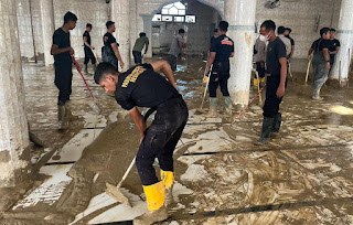 Usai Dibersihkan Personel Polri, Masjid Terdampak Bencana di Aceh Kini Bisa Dipakai Warga