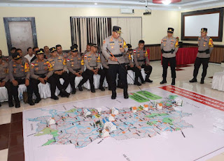 Polres Sanggau Matangkan Pengamanan Nataru Lewat Tactical Floor Game Ops Lilin Kapuas 2025 Polres Sanggau Matangkan Pengamanan Nataru Lewat Tactical Floor Game Ops Lilin Kapuas 2025