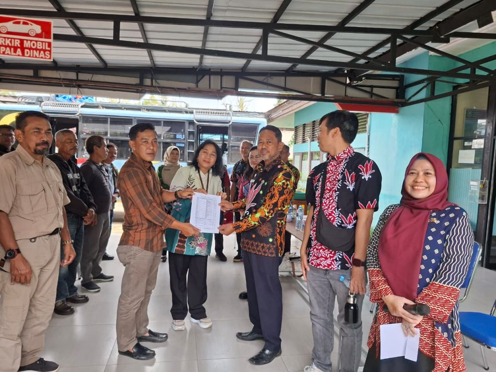 DISBUNNAK LEPAS PESERTA KEGIATAN PROYEK FOLUR KE KABUPATEN SEKADAU – DISBUNNAK