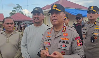Wakapolri Tinjau Lokasi Banjir Aceh Tamiang, Pastikan Bantuan Logistik Hingga Peralatan Khusus Segera Dikirim Wakapolri Tinjau Lokasi Banjir Aceh Tamiang, Pastikan Bantuan Logistik Hingga Peralatan Khusus Segera Dikirim