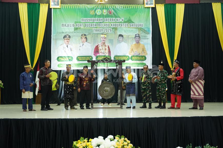 Bupati Sanggau Buka Musda V MABM di Gedung Balai Betomu Bupati Sanggau Buka Musda V MABM di Gedung Balai Betomu