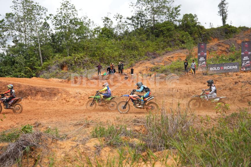 Bupati Sanggau Membuka Kejuaraan Kapolres Cup Grasstrack Tahun 2025 Bupati Sanggau Membuka Kejuaraan Kapolres Cup Grasstrack Tahun 2025
