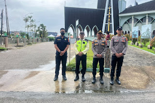 Wujud Toleransi, Polres Sanggau Amankan Ibadah Umat Nasrani di Sejumlah Gereja Wujud Toleransi, Polres Sanggau Amankan Ibadah Umat Nasrani di Sejumlah Gereja