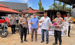 Kapolres Sanggau Hadirkan Semangat Berbagi Idul Adha Lewat Pembagian Daging Kurban Kapolres Sanggau Hadirkan Semangat Berbagi Idul Adha Lewat Pembagian Daging Kurban