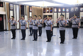 Kapolri Pimpin Pelantikan dan Sertijab Sejumlah PJU Mabes Polri dan Kapolda Kapolri Pimpin Pelantikan dan Sertijab Sejumlah PJU Mabes Polri dan Kapolda
