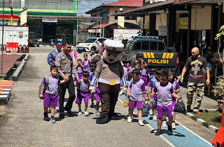 Satlantas Polres Sanggau Tanamkan Budaya Tertib kepada Anak-anak Lewat Program PSA Satlantas Polres Sanggau Tanamkan Budaya Tertib kepada Anak-anak Lewat Program PSA