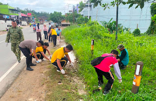 Tumbuhkan Kepedulian Lingkungan, Forkopimcam Sekayam Gelar Kerja Bakti Bersama Tumbuhkan Kepedulian Lingkungan, Forkopimcam Sekayam Gelar Kerja Bakti Bersama