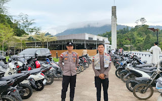 Wujud Pelayanan Polri, Polsek Entikong Pastikan Ibadah Sholat Idul Adha Berlangsung Aman dan Lancar Wujud Pelayanan Polri, Polsek Entikong Pastikan Ibadah Sholat Idul Adha Berlangsung Aman dan Lancar