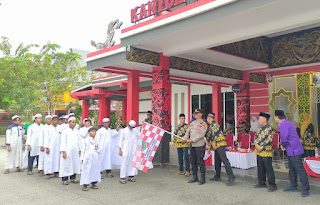 Festival Pawai Takbiran Sanggau Berjalan Kondusif, Polres Sanggau dan Polsek Kapuas Perkuat Pengamanan Festival Pawai Takbiran Sanggau Berjalan Kondusif, Polres Sanggau dan Polsek Kapuas Perkuat Pengamanan